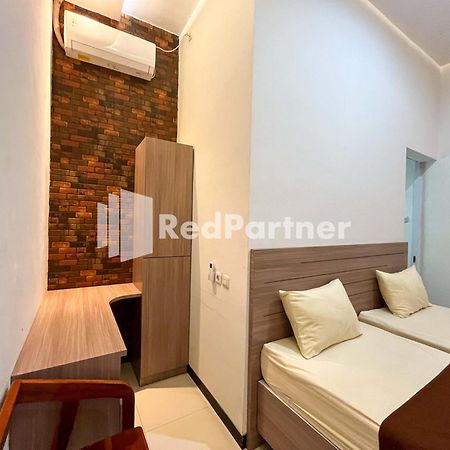 Griya Borobudur Malang Syariah Redpartner Blimbing  外观 照片